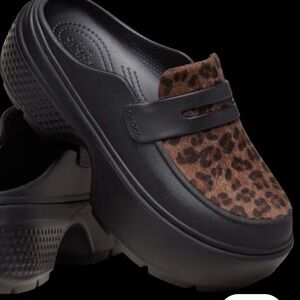 CROCS Women's Leopard Print Mules - Black and Brown women’s 7 nwt